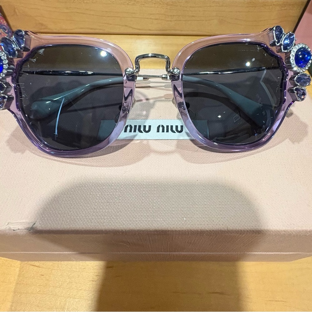 🔥FINAL🔥Rare Purple MIU MIU sunglasses crystal embellishments. They are gorgeous!